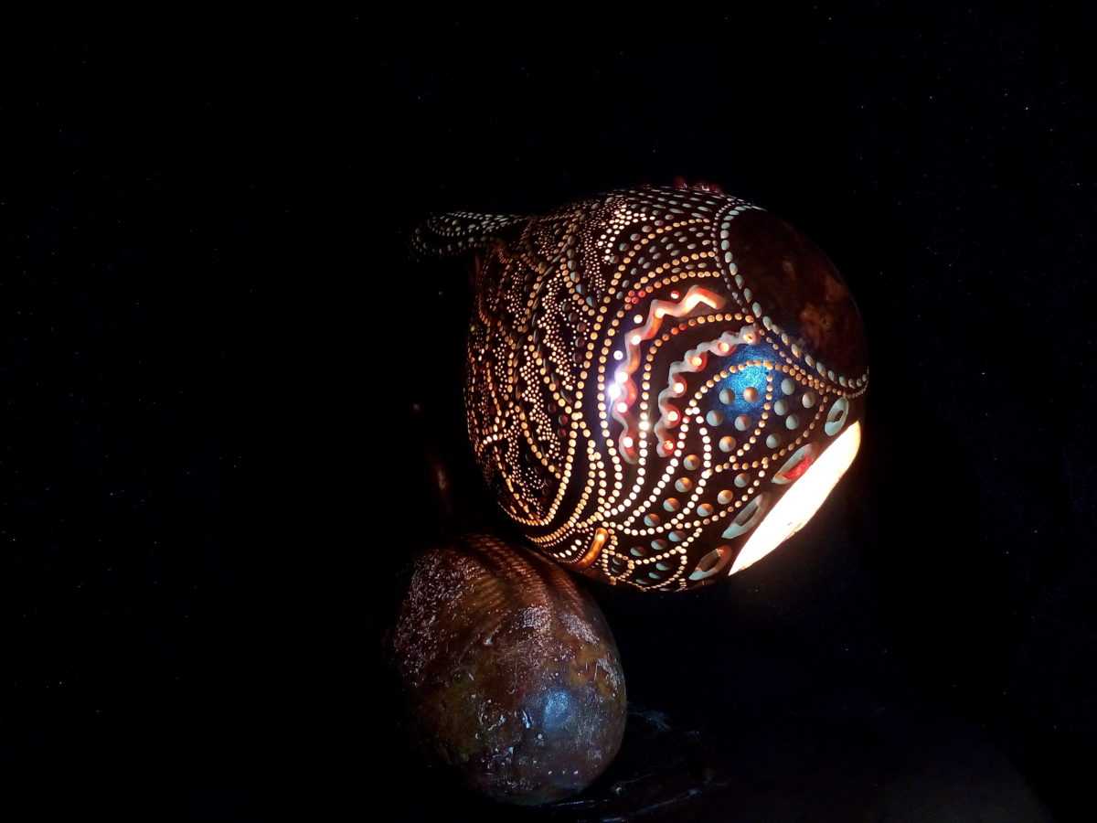 Дизайнерская лампа из африканской тыквы "Лёгкий флирт"